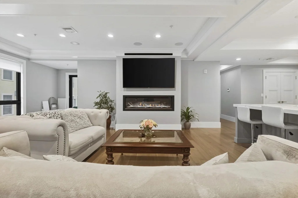 377 W 1st St, South Boston