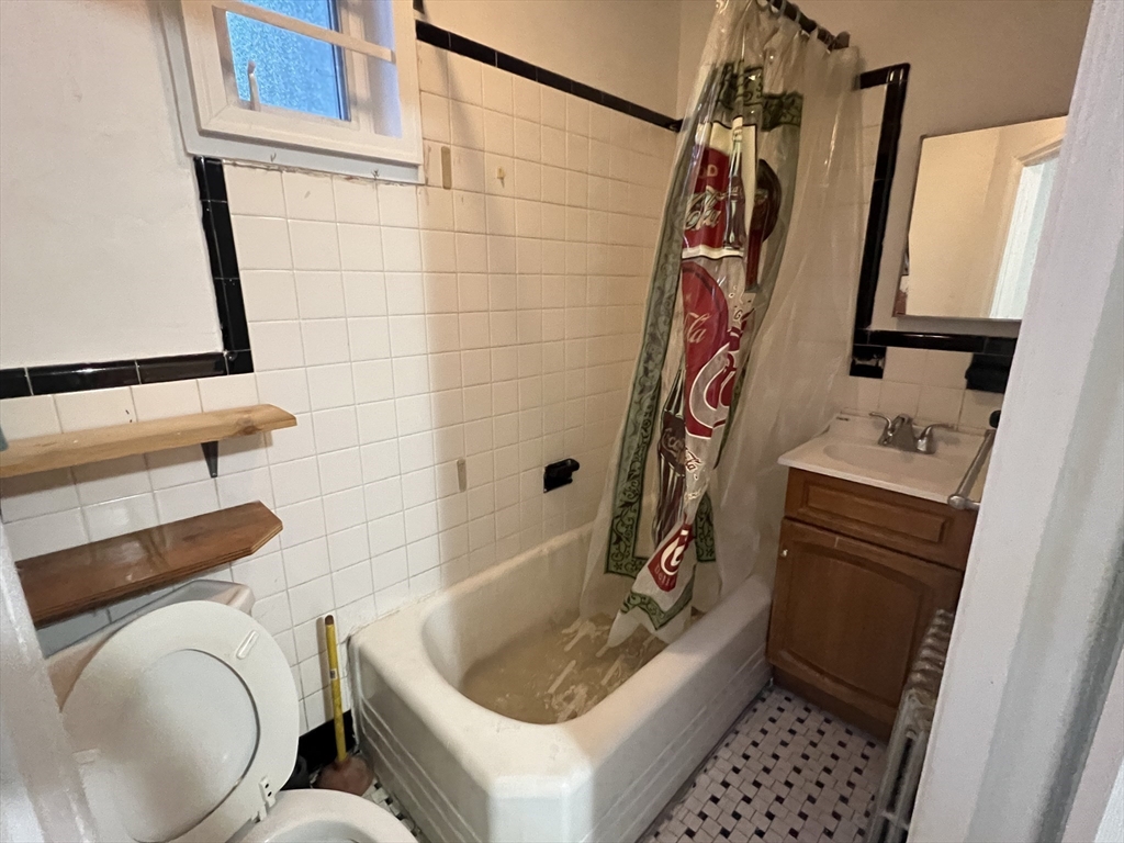 215 Harrison Ave, Chinatown