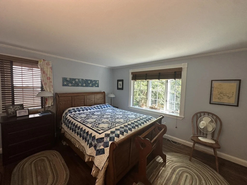 12 Pearl St, Mattapoisett