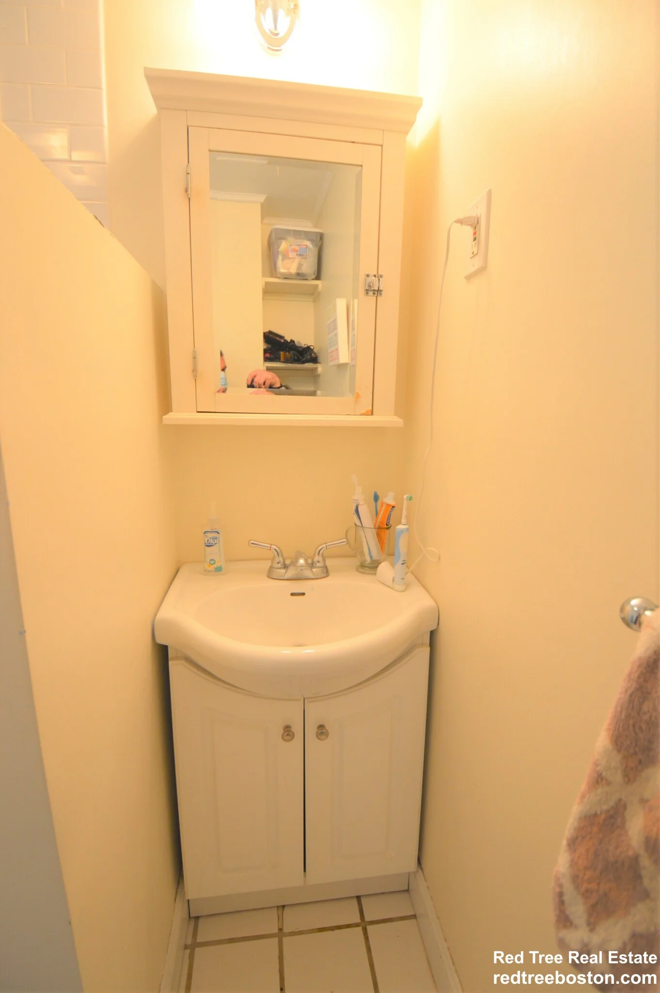 14 Breck Ave, Oak Square