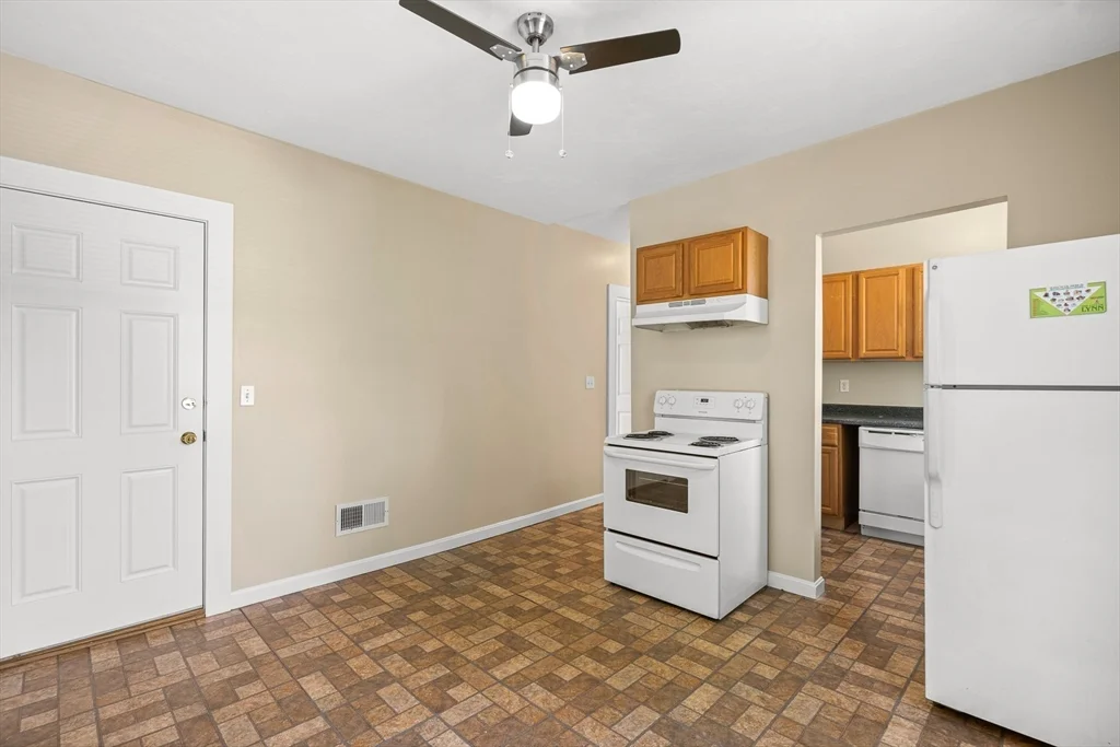 18 St Clair St, East Lynn