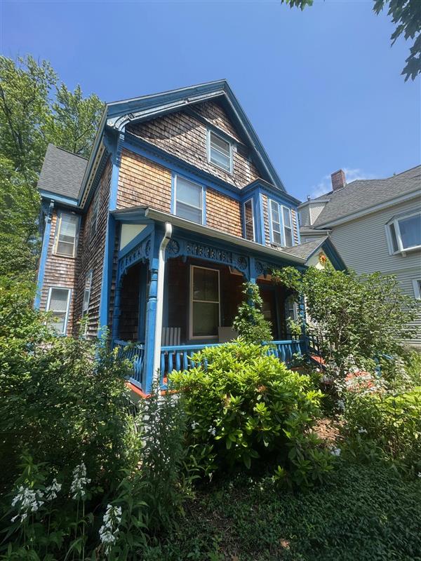 94 College Ave, Tufts