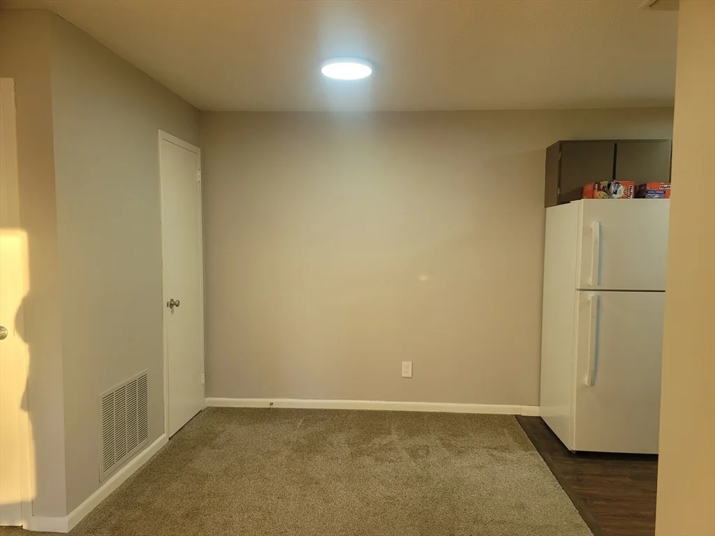 30 Thayer Pond Dr, Oxford