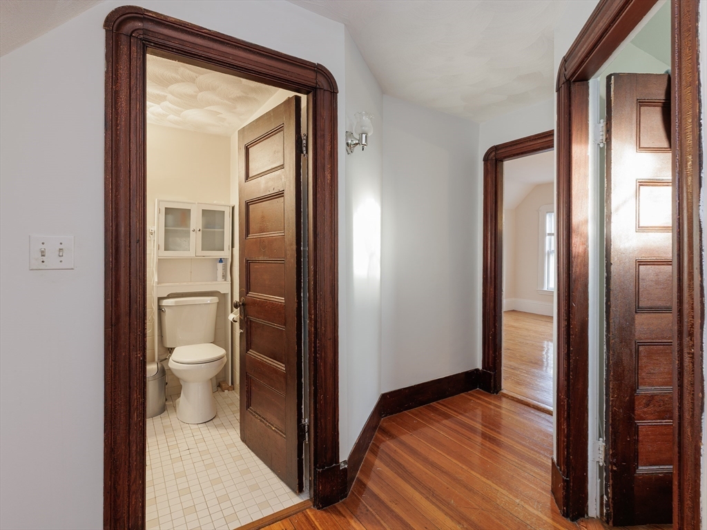 13 Oxford Ave, Belmont