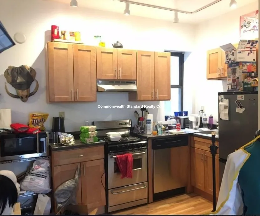 833 Beacon St, Fenway