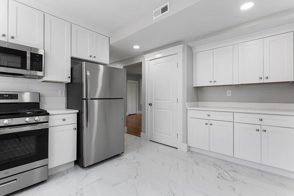 64 Bakersfield, Dorchester