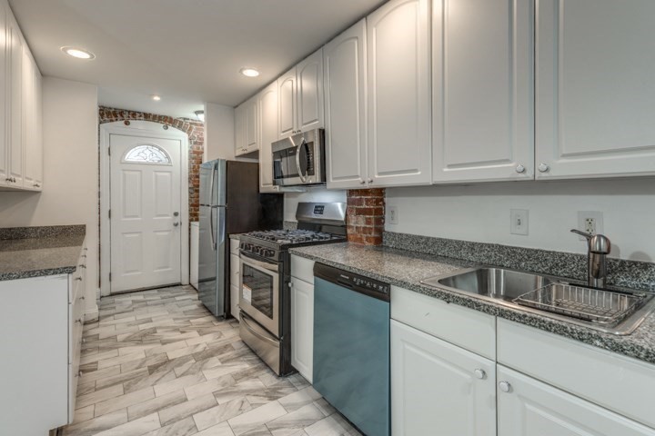 915 Beacon St, Fenway