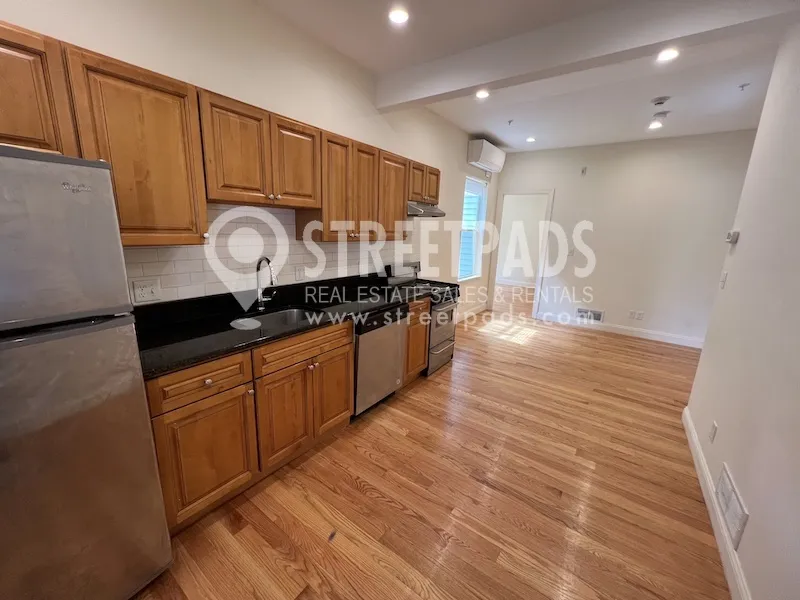 379 Harvard St, Mid-Cambridge