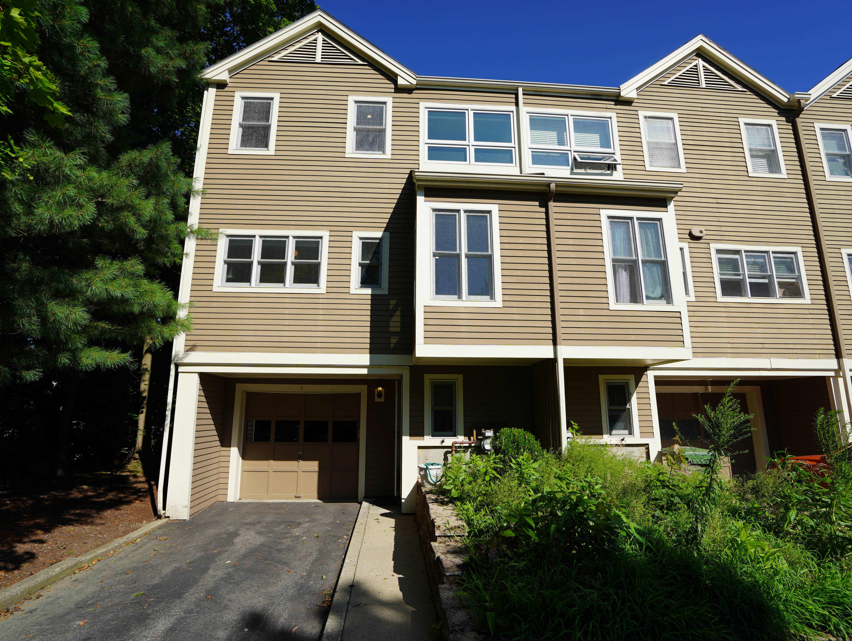 1 Angela Ln, Watertown