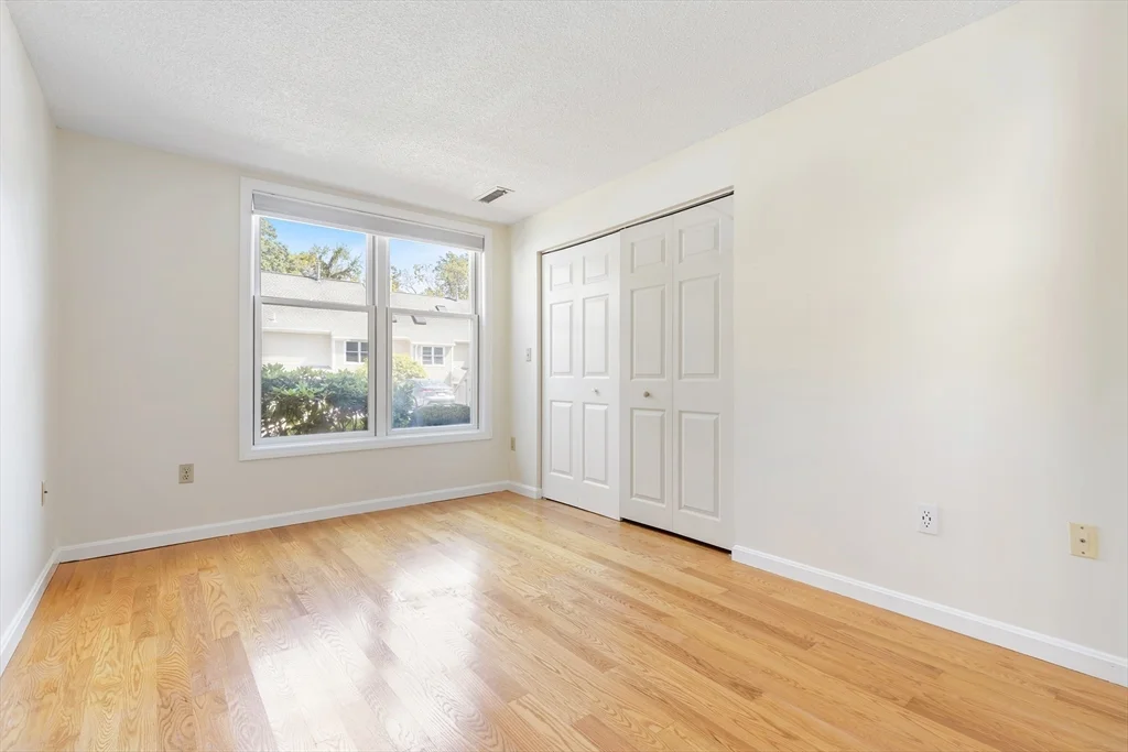 29 Hammond Pl, Woburn