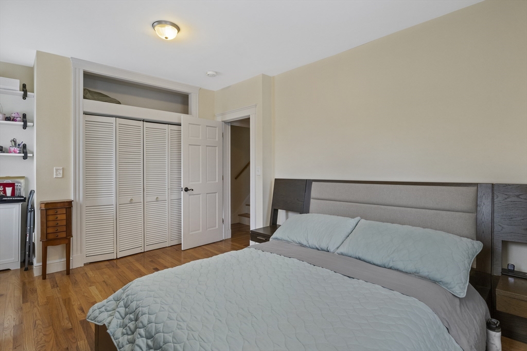 9-11 Clifford St, Hyde Park