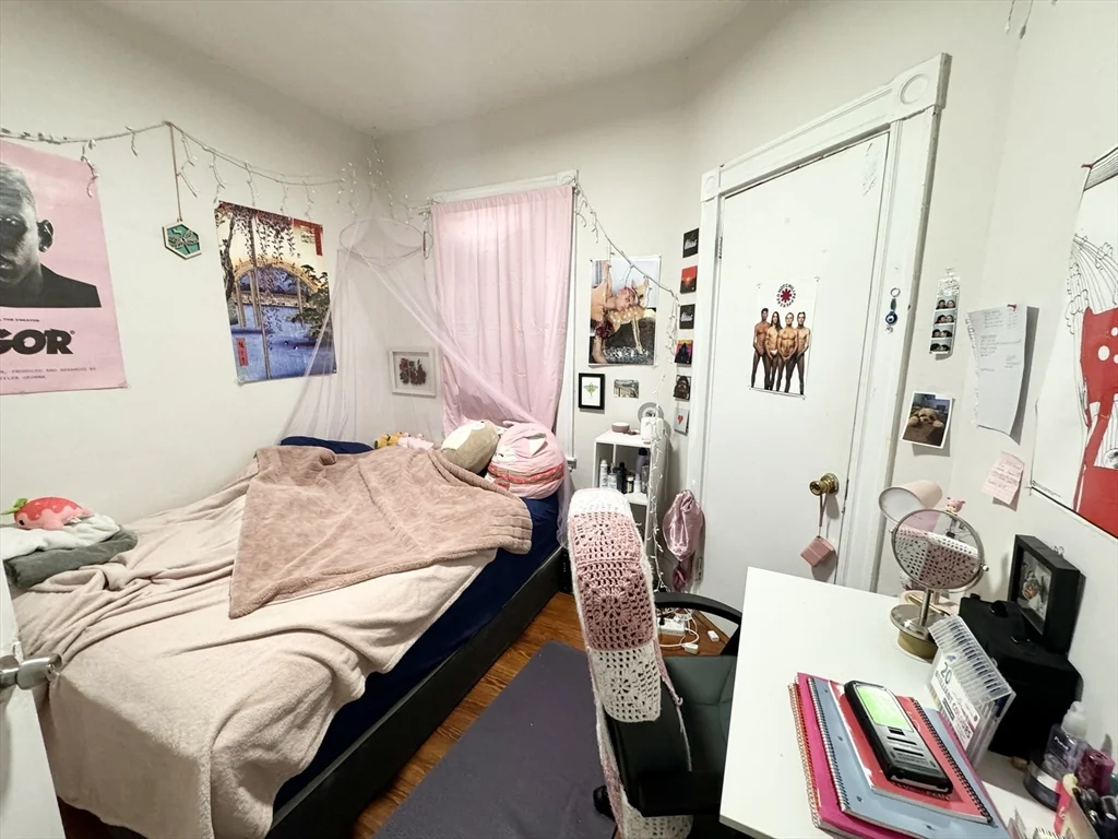 10 Wave Ave, Dorchester