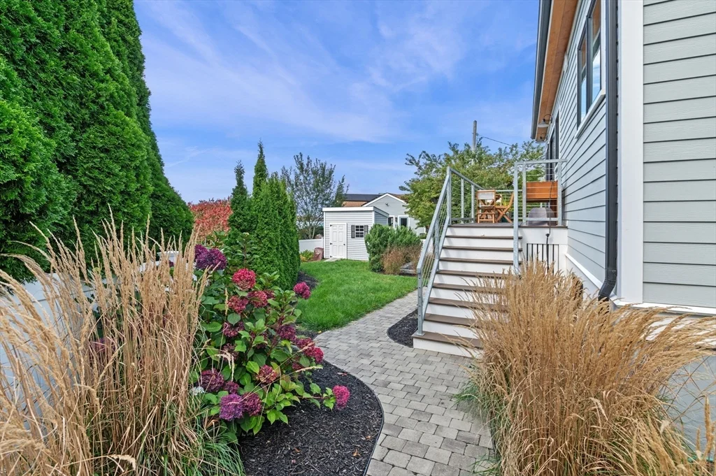 99 Naugus Ave, Marblehead
