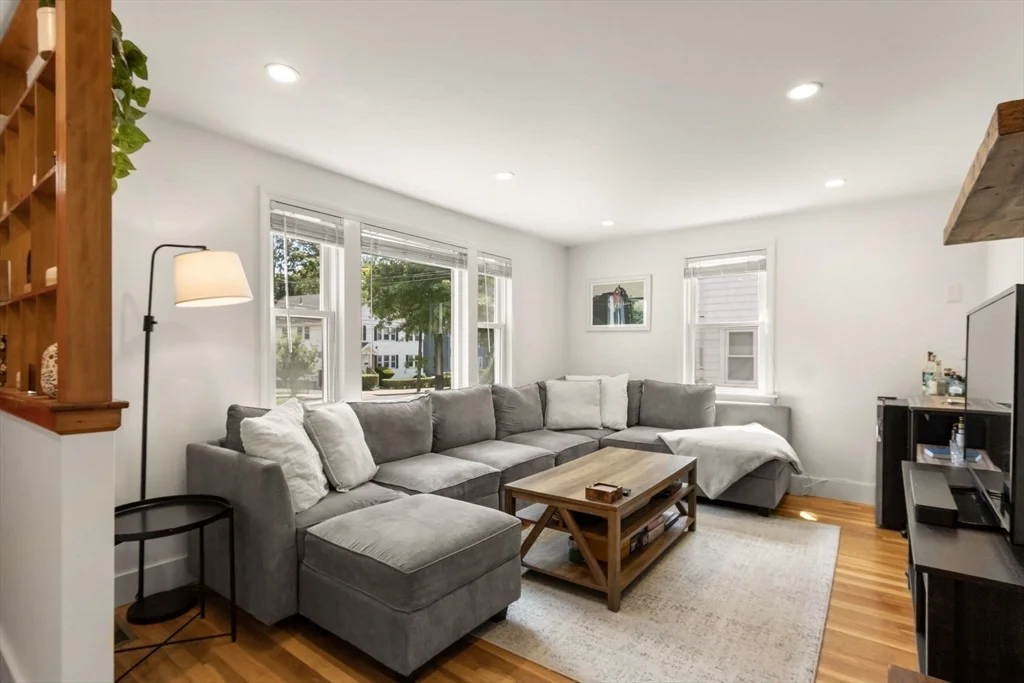 177 Faneuil St, Oak Square