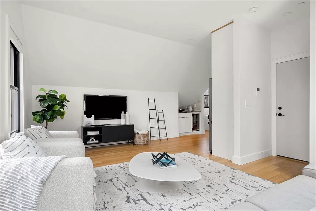 93 Cowper St, East Boston