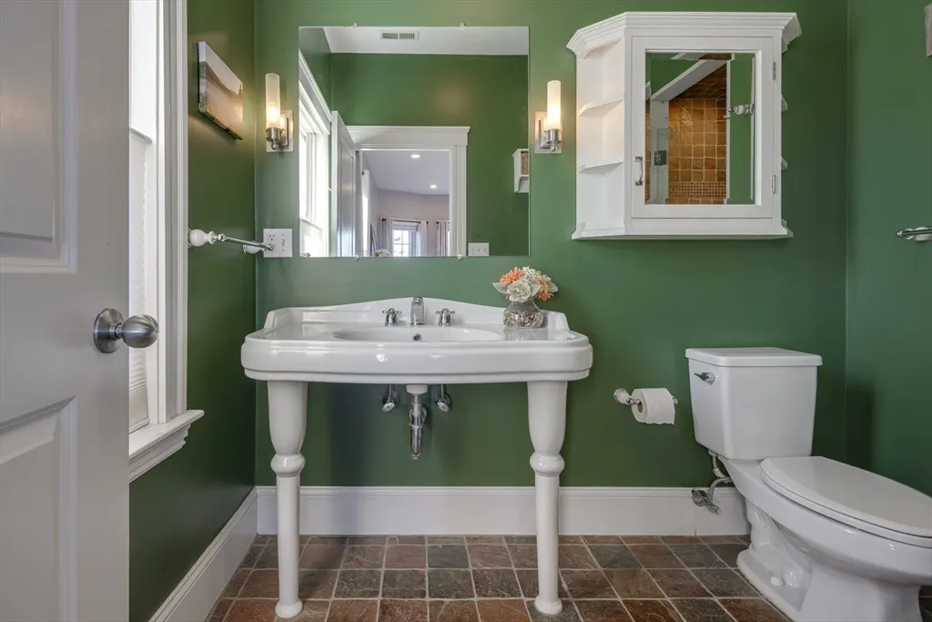 41 Farragut Rd, South Boston