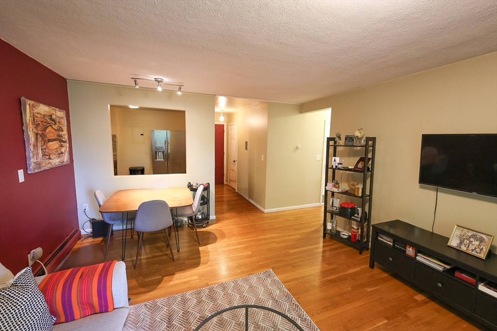 10 Linda Ln, Dorchester