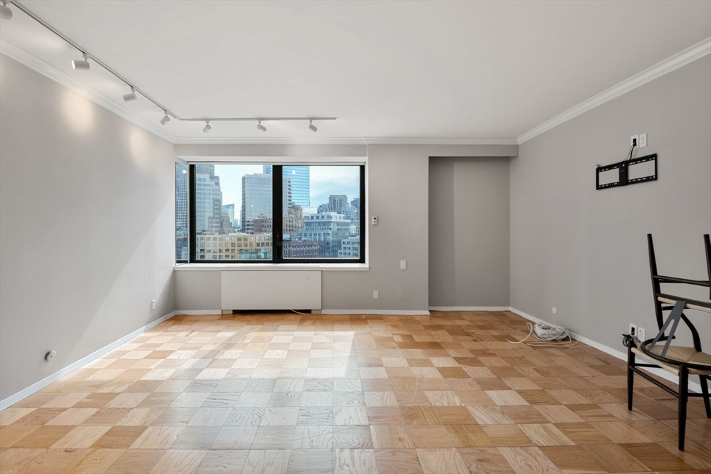 85 E India Row, Waterfront