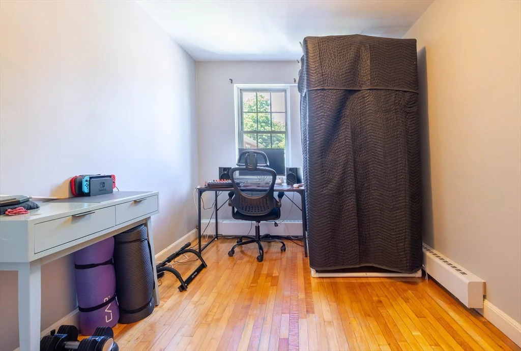 33 Hammond Pond Pkwy, Chestnut Hill