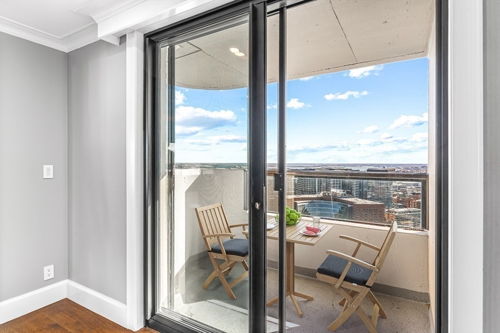 85 E India Row, Waterfront