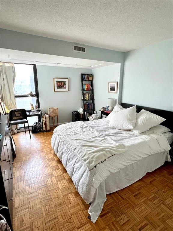 566 Commonwealth, Fenway