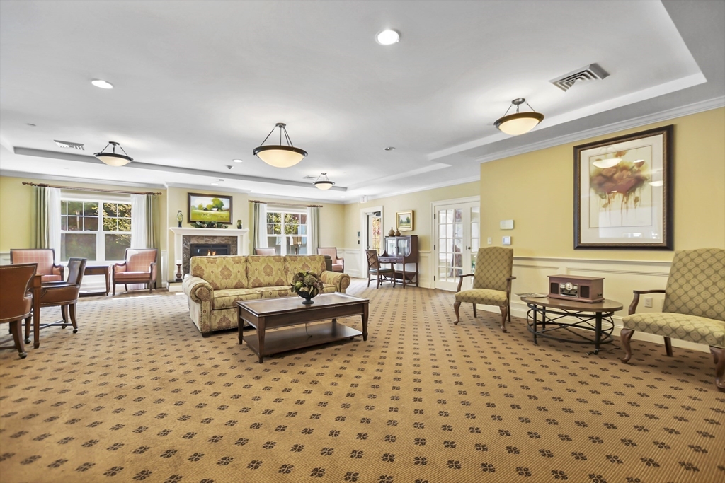 1275 Turnpike St, North Andover