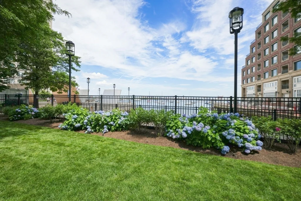 65 E India Row, Waterfront