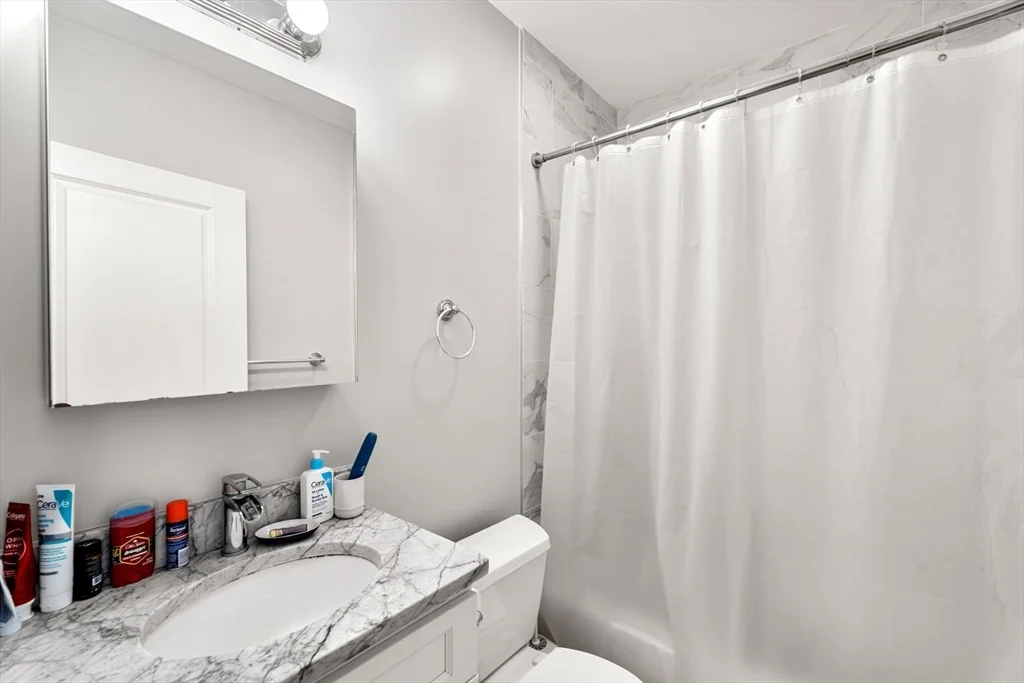 62 West Cedar St, Beacon Hill