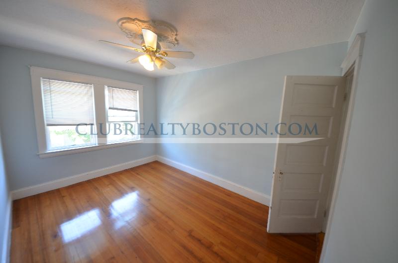 2 bed, 1 bath apartment for rent at 56 Montfern Ave Unit 1, Brighton — photo 3 of 5