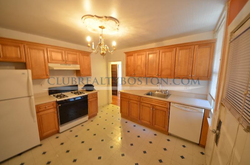 2 bed, 1 bath apartment for rent at 56 Montfern Ave Unit 1, Brighton — photo 2 of 5