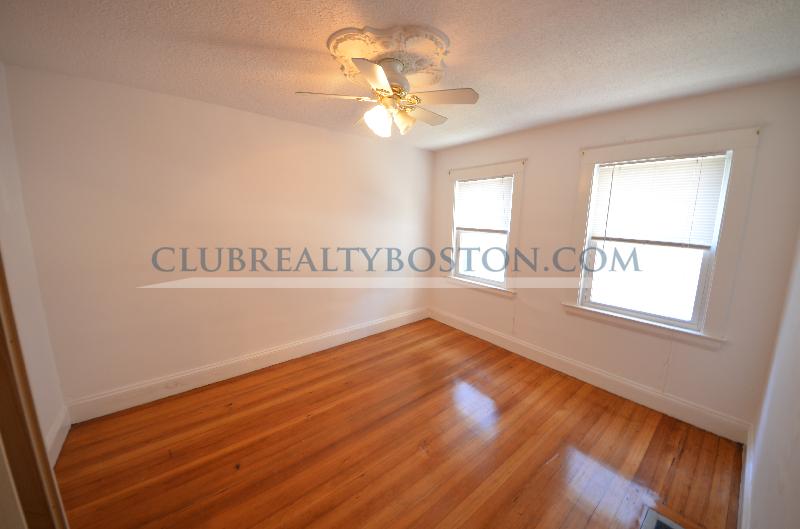 2 bed, 1 bath apartment for rent at 56 Montfern Ave Unit 1, Brighton — photo 4 of 5