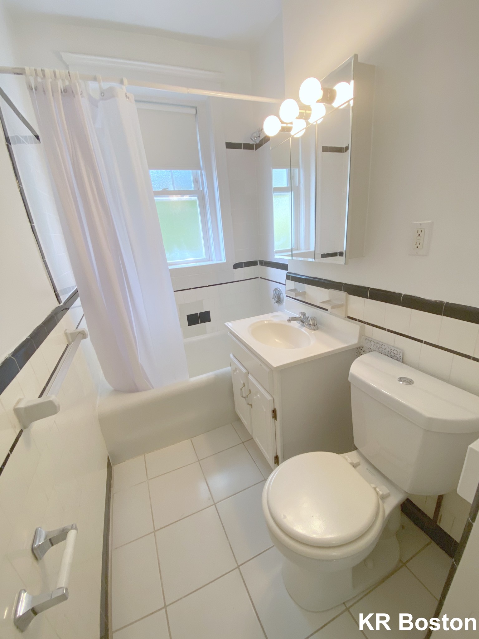 1 bed, 1 bath apartment for rent at 56 Selkirk Rd Unit 4, Brighton — photo 4 of 4