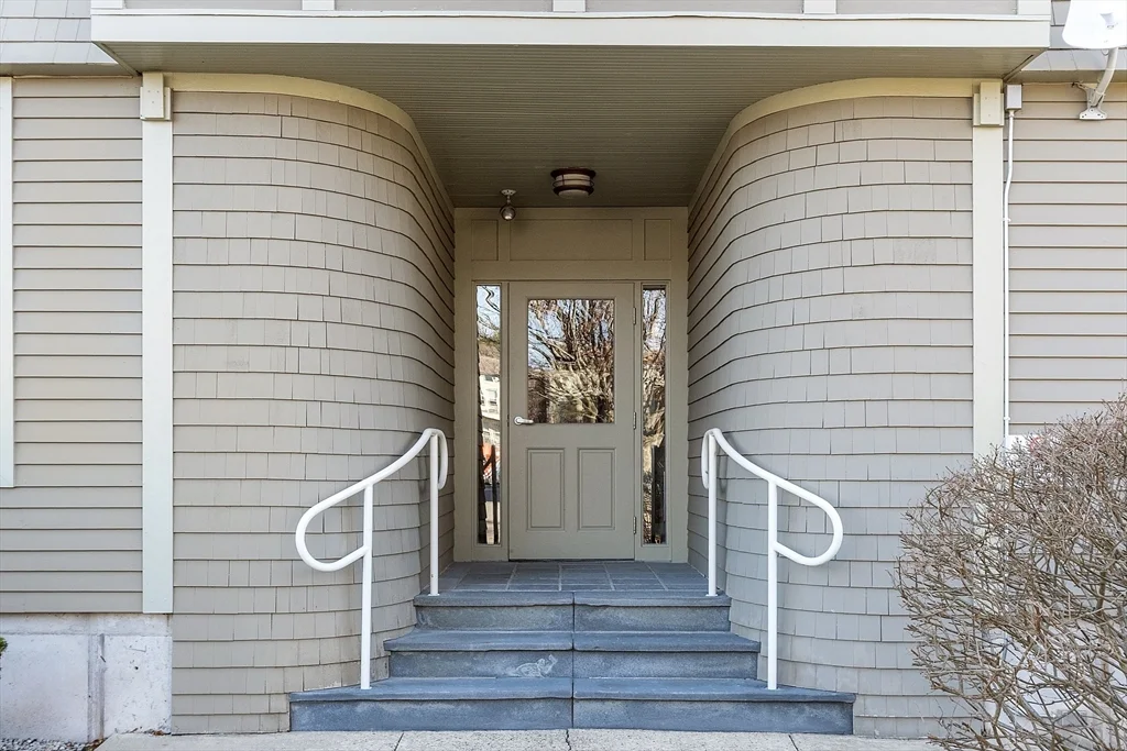 3 Harvest Dr, North Andover