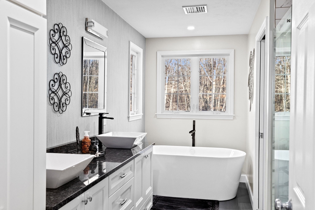 13 King Philip Way, East Freetown