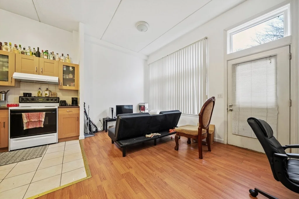 89 Lawn St, Mission Hill