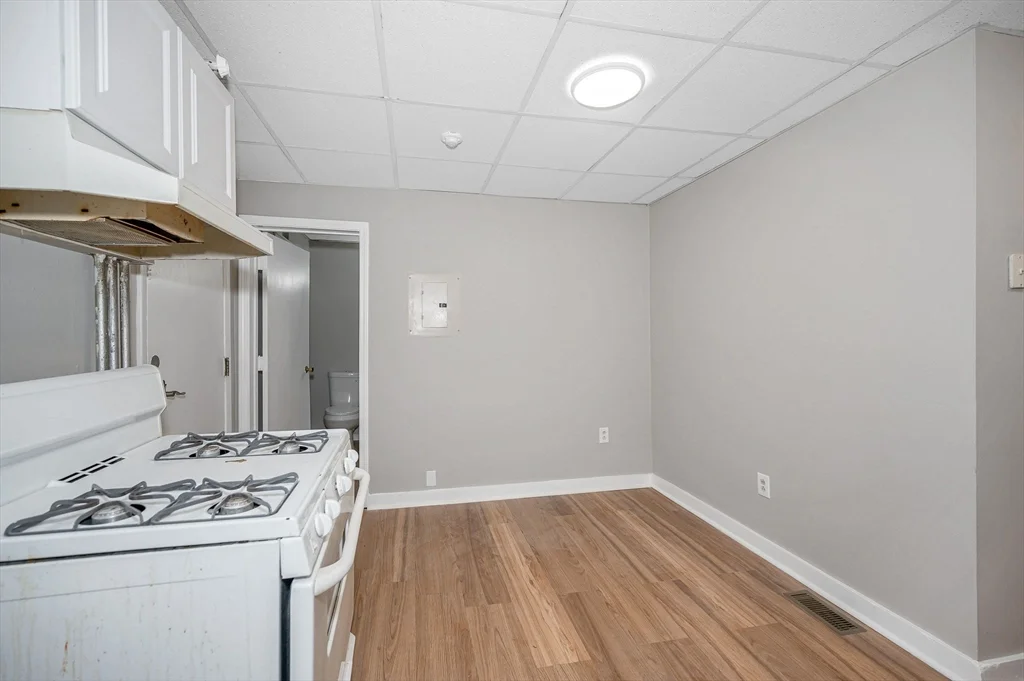 90 Appleton St, Lowell