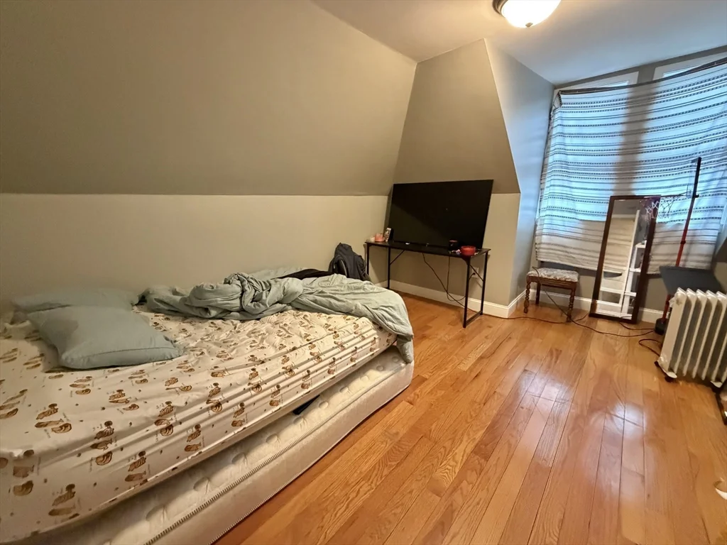 786 Moody St, Waltham