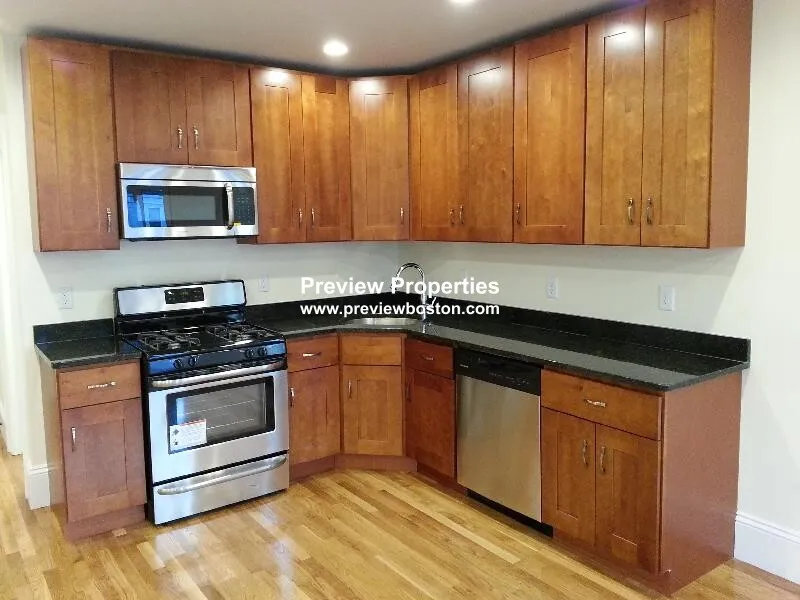 84 Linden St, Allston