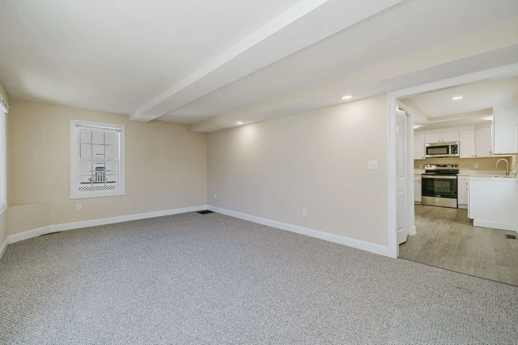 687 Washington St, Easton