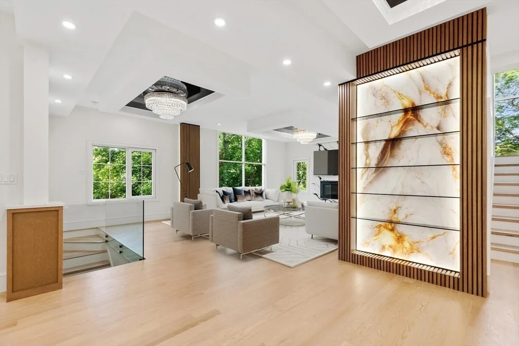 58 Chestnut St, Lynnfield