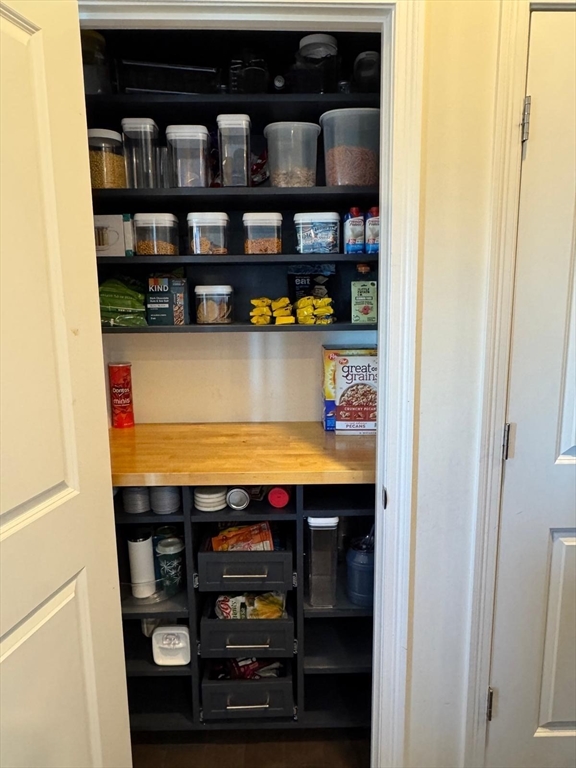 33 Poplar Ln, Hopkinton