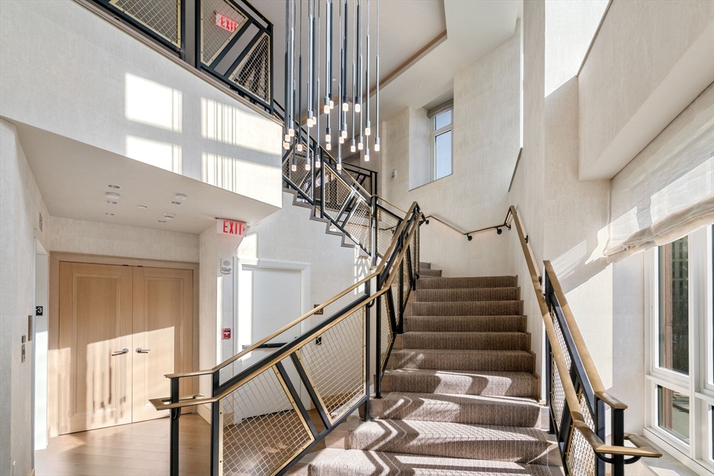 100 Lovejoy Wharf, Waterfront