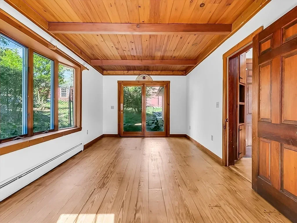 63 Johnson St, West Roxbury