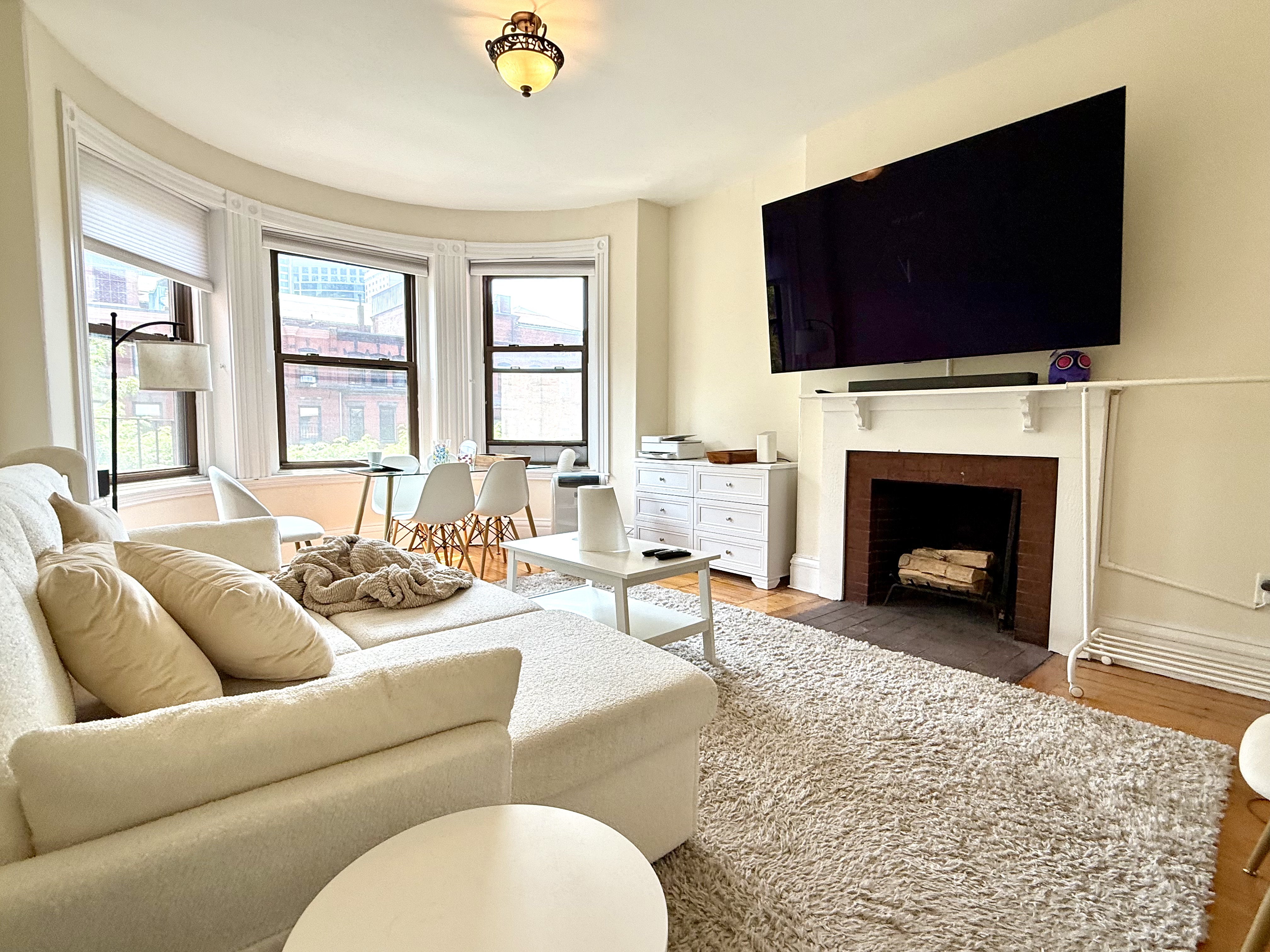 293 Newbury St, Back Bay