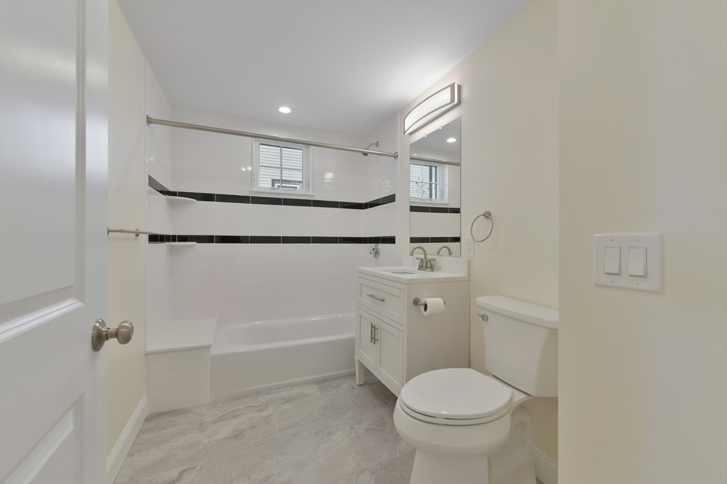 48 Manthorne Rd, Roxbury