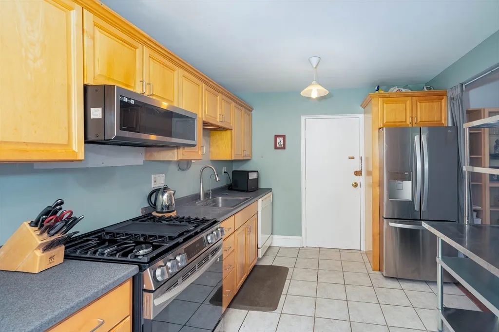 1064 Beacon St, Longwood