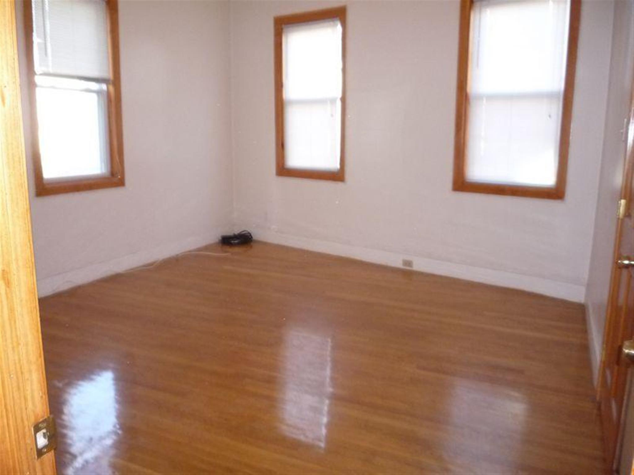 3 bed, 1 bath apartment for rent at 14-16 Clark St Unit 1, Union Square — photo 6 of 14
