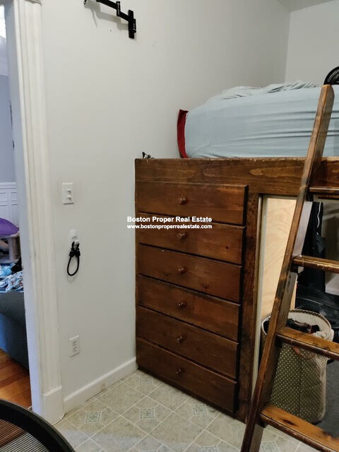 290 Newbury St, Back Bay