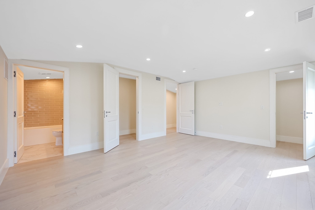 116 Columbia St, North Brookline