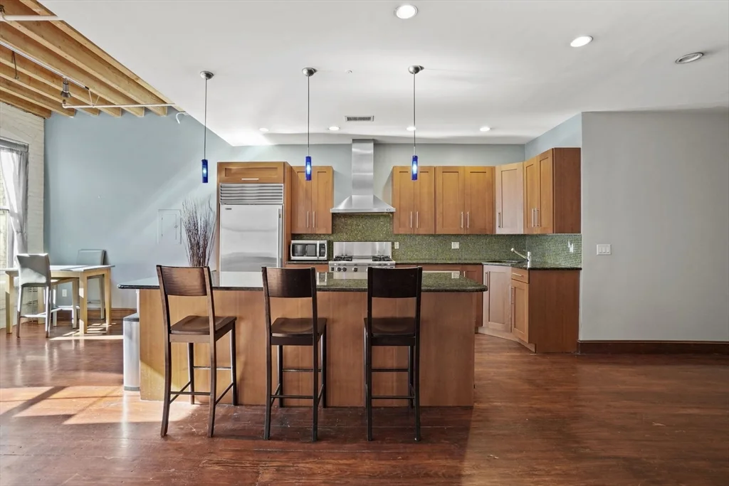 96 South St, Leather District